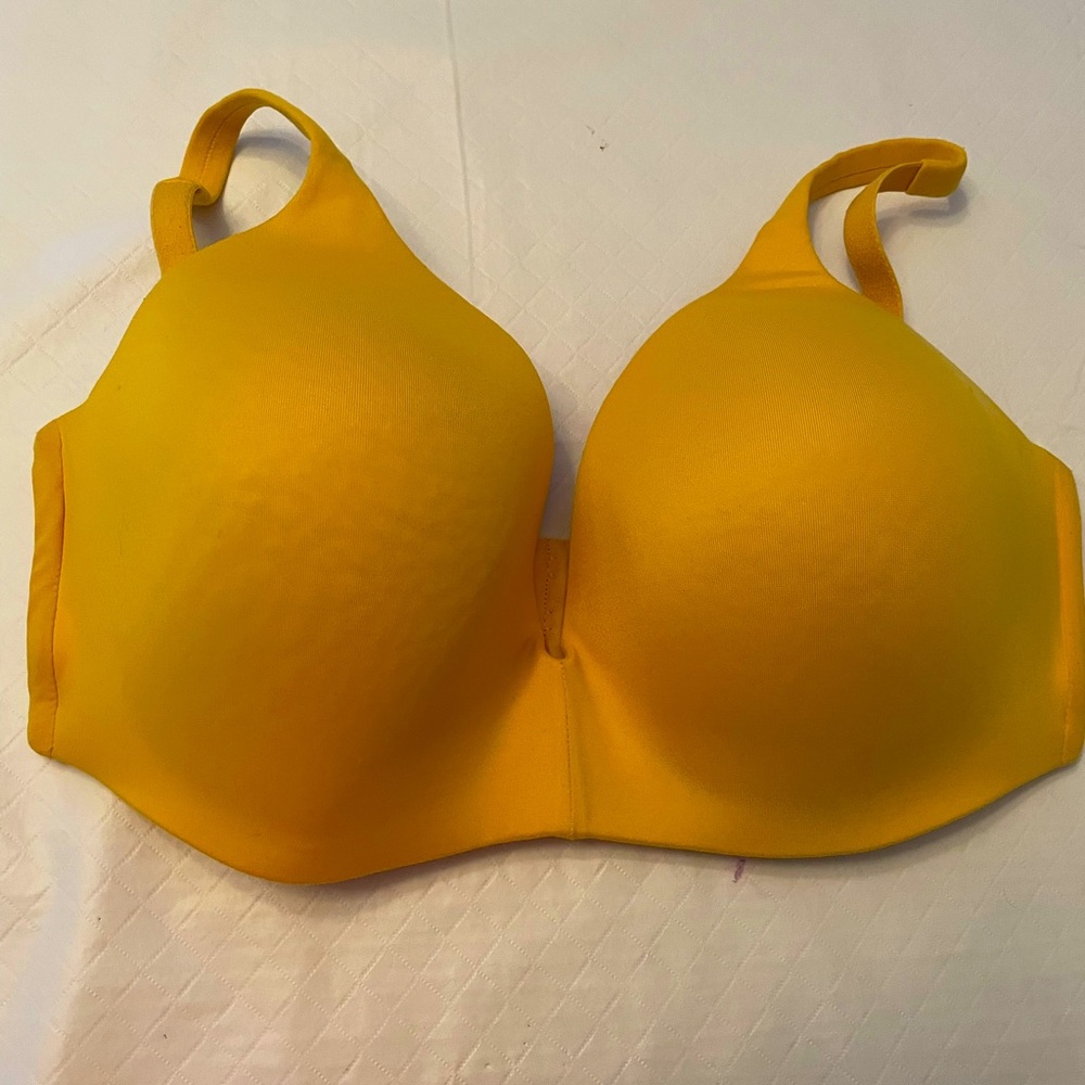 Body by Victoria Ipex Size 34 DD lightly padded t shirt bra with no underwire.